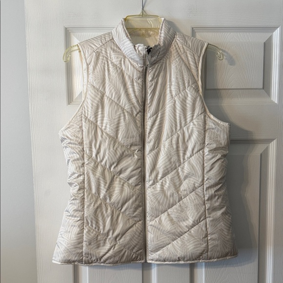 Tommy Bahama Jackets & Blazers - Tommy Bahama Cream /White Quilted Zip-Front Puffer Vest size M BNWOT